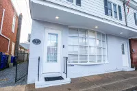Totally Remodeled Cozy Apartment.  2.5 miles to Delaware Turf! Hoteles en 