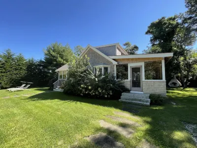 Vineyard Vacation Retreat with HOT TUB Hotels near Trinity Park Tabernacle