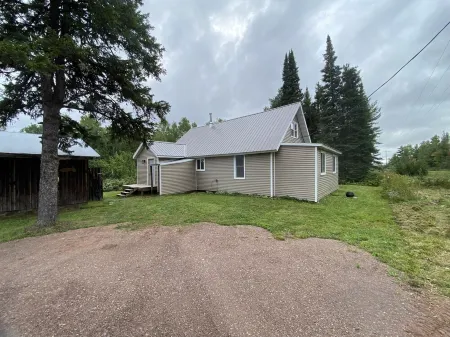 COZY CABIN ON 40 ACRES CLOSE TO THE TRAIL Отели в г. Макмиллан Тауншип