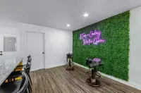 Cosmic Cowgirl 3 minutes from the Stockyards!