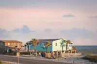 OCEAN FRONT, 4BR, 2BA, FENCED YARD, PET FRIENDLY,  Walkable to shops/restaurants