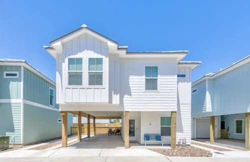 Sunshine on Nine: New Build w/Private Heated Pool, Golf Cart Access & Near Beach