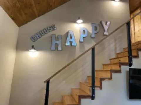 End of Summer Special Aug & Sept! Sleeps 10 Book two nights & 3rd night is free!