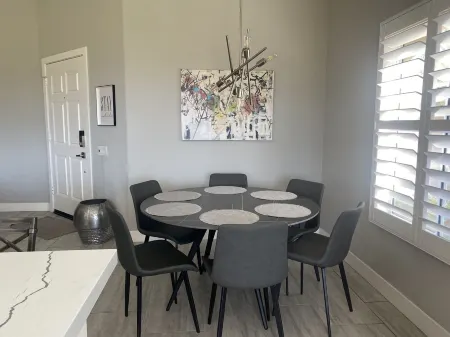 Amazing Desert Getaway! Отели рядом с достопримечательностью «Обсерватория Ранчо Мираж Лайбрари &»