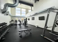 Clubhouse Pool + Hot Tub, 5 Mins to City Beach & DT WF, 35 Mins. to Glacier Park