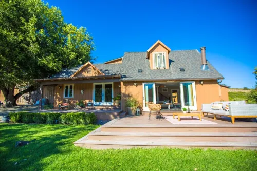 Vineyard Views, Ideal westside location near Wineries & downtown Chic 2bed/2bth
