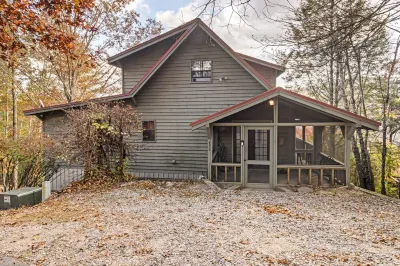 The Summit Haven -Top of Mountain/Pet Friendly/Panoramic Year-Round Views
