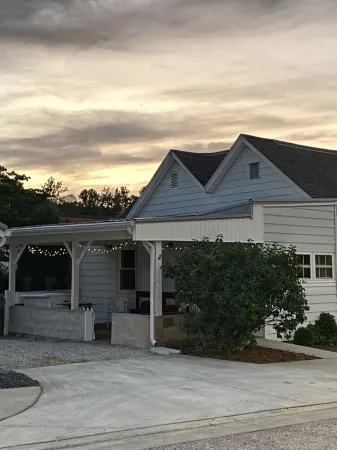 Toliver Guest House, Premier location on Main Street!  Newly remodeled-spacious.