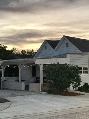 Toliver Guest House, Premier location on Main Street!  Newly remodeled-spacious.