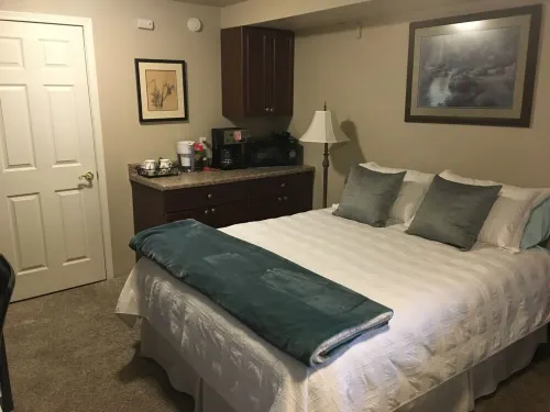 Studio apartment overlooking the Snake river