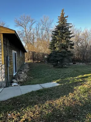 Cute Two Bedroom Cottage in Quiet Setting