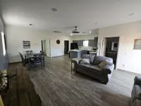 Spacious, cozy, and modern guest house in charming Queen Creek with AC & WiFi