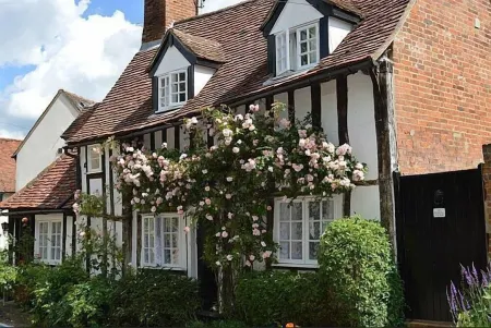 15th Century Period Cottage In Saffron Walden, Essex England Отели рядом с достопримечательностью «Одли Энд Хаус энд Гарденс»