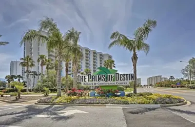 Destin Resort Destination - Pool View