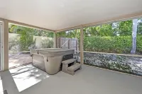 PROMO 5% WEKKLY/10% MONTHLY DISC.Renovated Tropical Paradise Home with Hot Tub