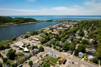 Beautifully Renovated 2 bedroom, 1 bath charmer