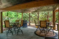 Luxury Cabin On The Chattahoochee River - Short Walk To Downtown Helen