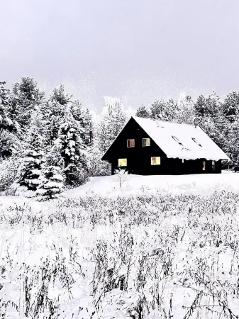 Stay near Jay Peak at your own private cabin with 18 brookside acres! Отели в г. Монтгомери