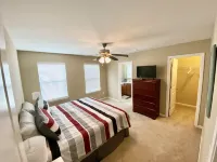Quiet and Beautiful House in a WONDERFUL location near 2 Lakes and Charlotte!