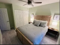 New to VRBO! Cozy cottage close to everything! Fenwick Float-ors附近的飯店