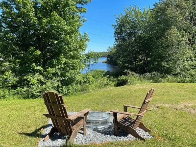 Waterfront Lower Level Apartment Near Acadia-Great for Couples!