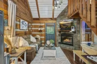 Winter Retreat! King Bed, Theater, Hot Tub, XBox