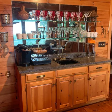 Secluded & Cozy Log Cabin w/Expansive Deck Views