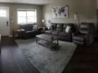 Freshly updated apartment with ample outdoor space Hoteles en Hector