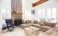 Newly Remodelled Unique Beautiful Townhome near the slopes