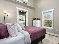 Walk to Main Street shops and eateries!  Pet-friendly and high-speed internet.