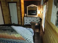 Escape to cozy 2-bedroom cabin near Ouachita Forest 4 min drive away