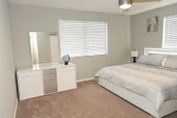 "Charming 2-Bedroom Home: 6 Min to Hollywood Beach" Hotel dekat Publix Super Market at Hallandale Place Shopping Center