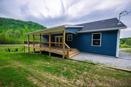 Red River Gorge, Hollerwood Stays! High Speed Wi-Fi, Pet-Friendly! New Home!