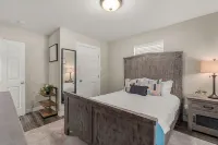New Home-Hot Tub-GameRoom-Pool Table-10Min to DFW Airport-12 Min from Downtown
