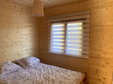 Bottom of chalet splendid view on lake, 4-6 persons Отели в г. Лез Англь