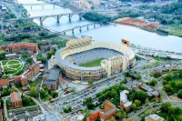 Log Cabin, Utk/Neyland, Smokies, 16Acres, FP, HotTub, Sauna, Fishing, Golf, Pets