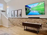 The Kroll House Loft - Location, Comfort, and Fun!