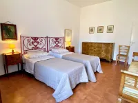 Tuscan countryhouse apartment, 10 min by the sea,  with AC and large garden. Hotel in zona Castello di Castagneto Carducci