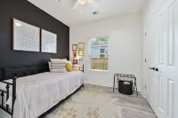 Cozy Cottage: Steps from LSU & Minutes to Downtown