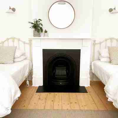 Castlebar - Superior Boutique Accomodation - Steps to Pakington Street Rooms
