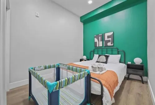 Stunning 2Br-1Br Apt+ Mins to Zoo & D/T+HD Projector