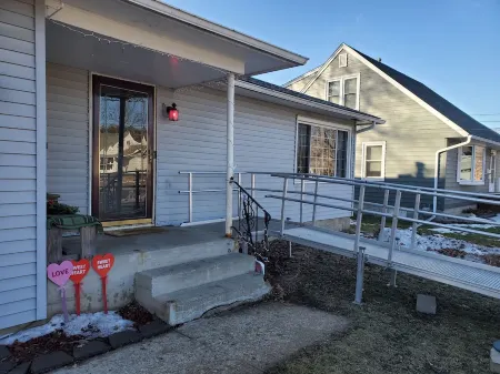 Charming Family 1-level and pet-friendly Home