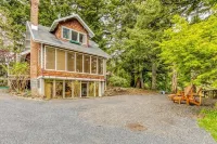 Cozy Blueberry Cottage Studio Stevenson, King Bed, Kitchenette, p Hotels near The River House Art Gallery and Studio III