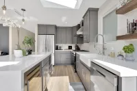 2-Bedroom 2 Bath Vacation Home Walking Distance to Fashion Island