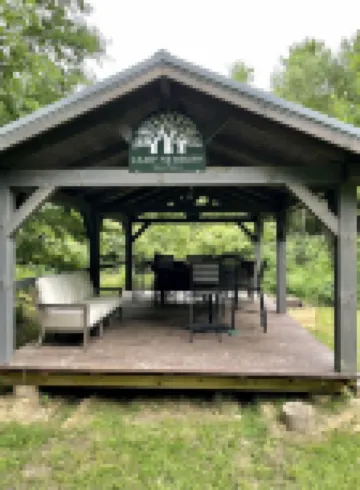 Camp Newbury: 100% off grid. 2 log cabins, pavilion, trails and shooting range.