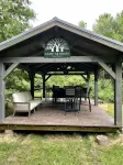 Camp Newbury: 100% off grid. 2 log cabins, pavilion, trails and shooting range.