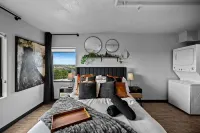 Stunning Penthouse - King Bed - City/River View - Corner Unit - Wells Fargo