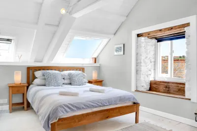 Tradewinds fisherman’s cottage, Brixham, great location with beautiful sea views Hotels in 