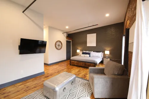 Huge Windows Downtown 2Bd Apt w/ Main Strip Access