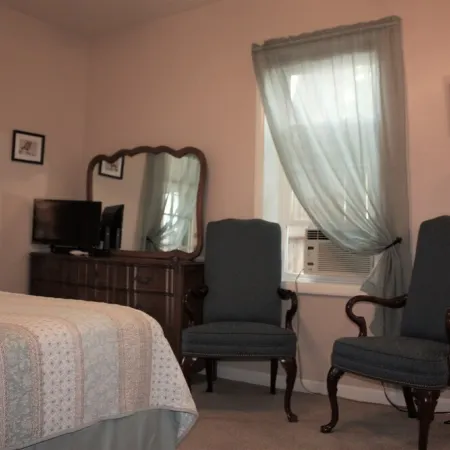 Quaint Cottage Close to Downtown and Dog Friendly!